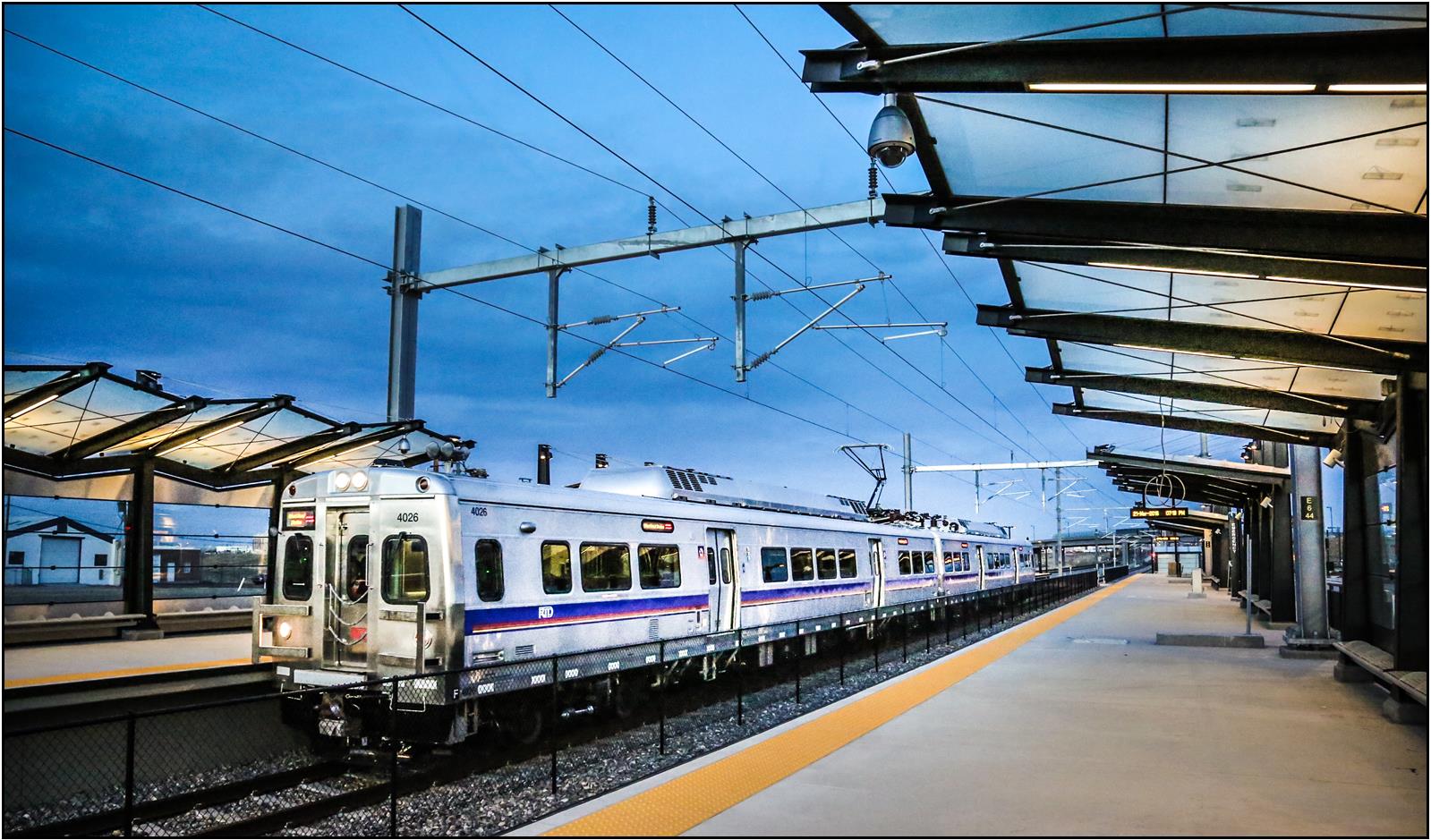 Commuter_Train_at_night